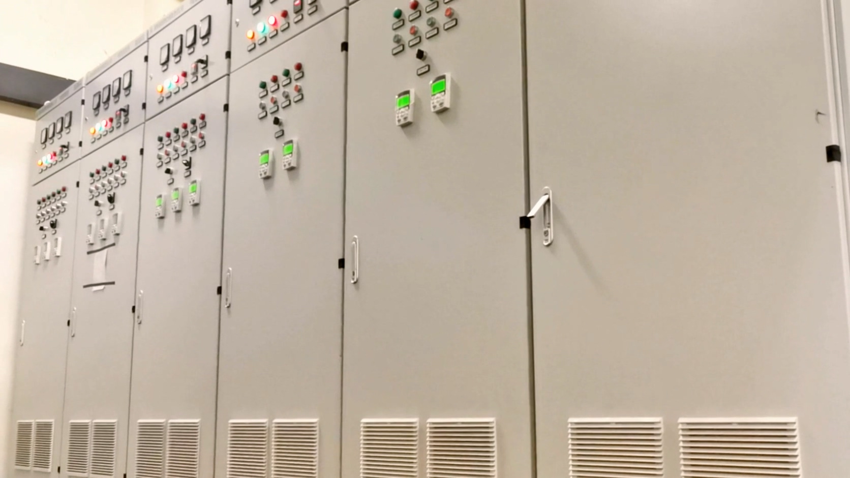 换热站集中供热效能优化为什么要用到变频控制柜？